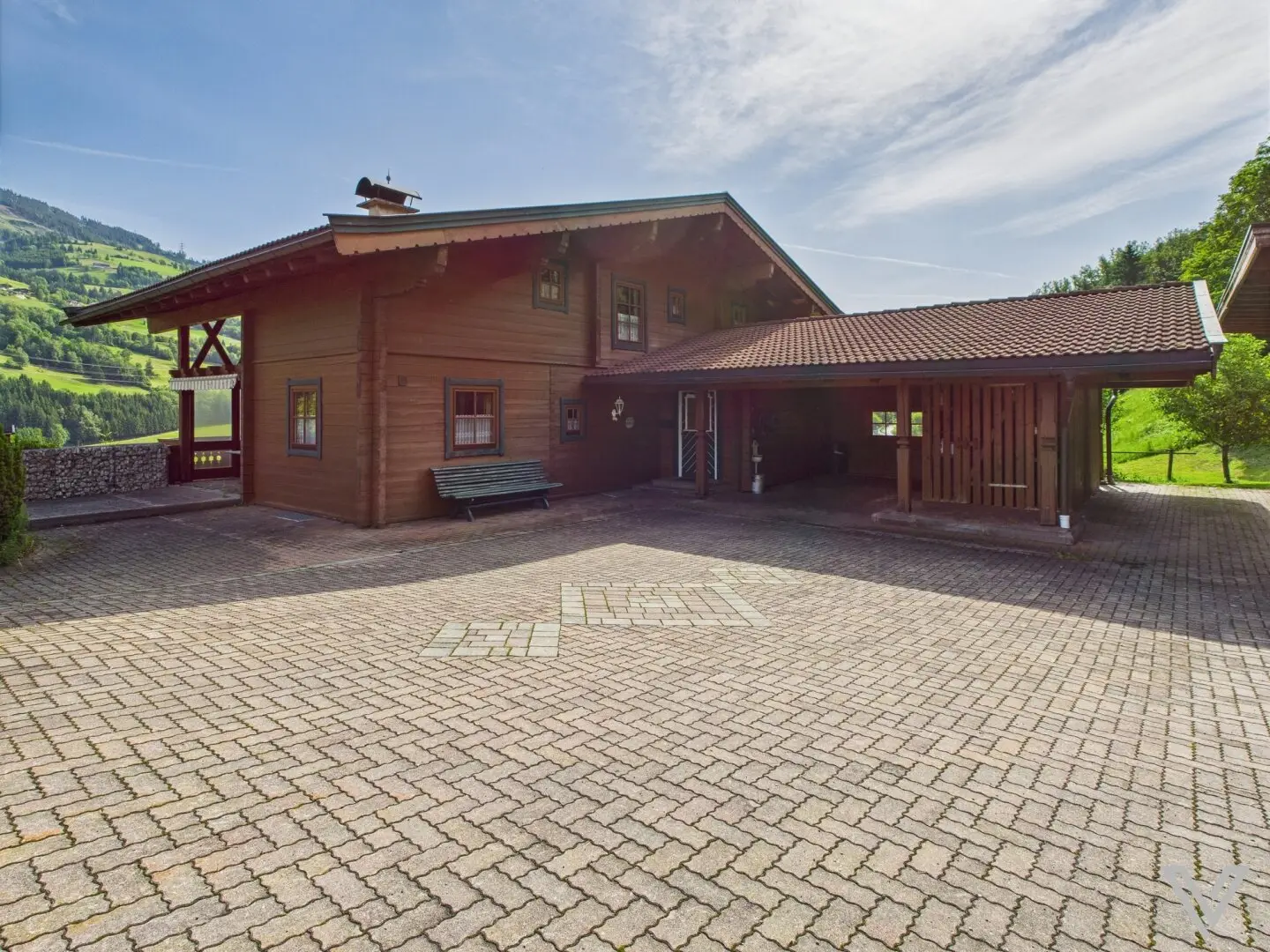 House with large plot in Taxenbach