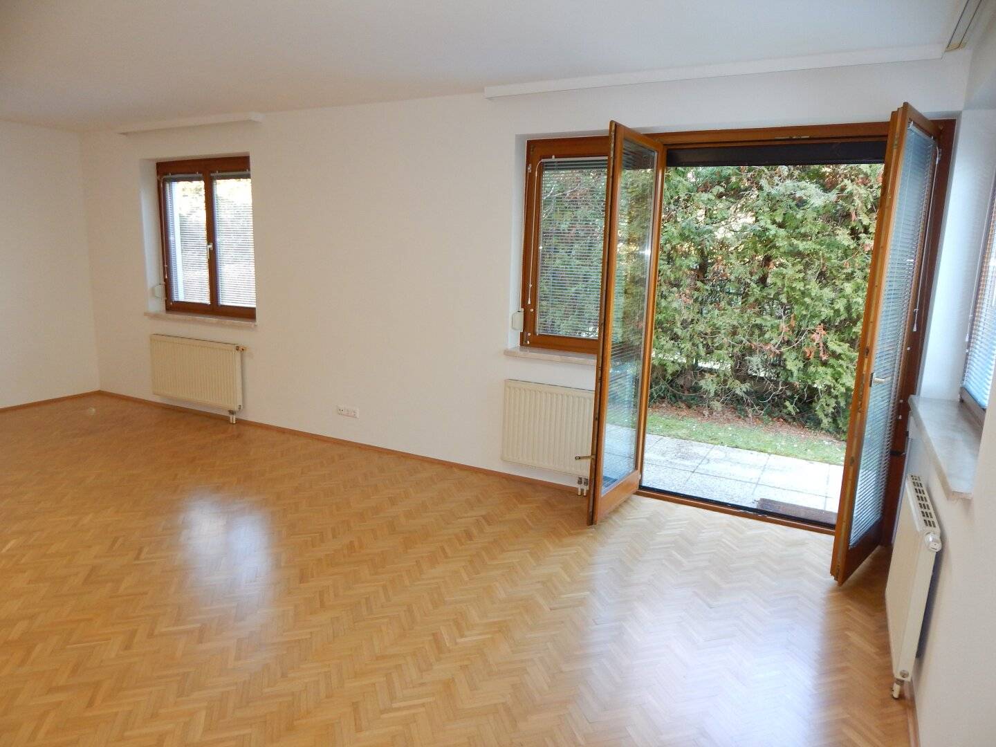 Apartment with private garden and terraces