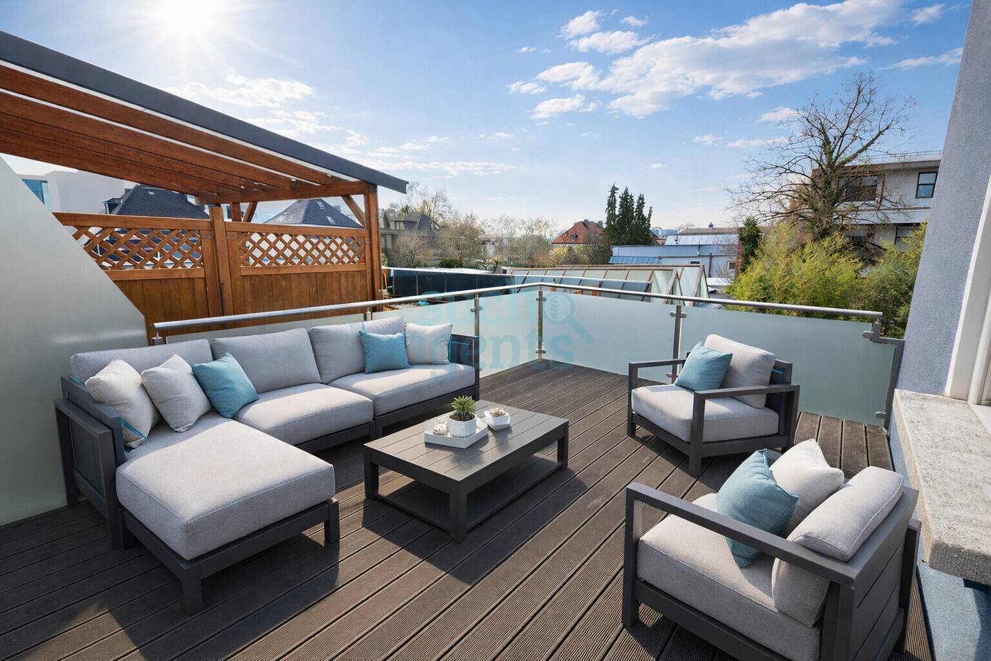 Wohnung Altbau mit hohen Decken und Balkon in Wels