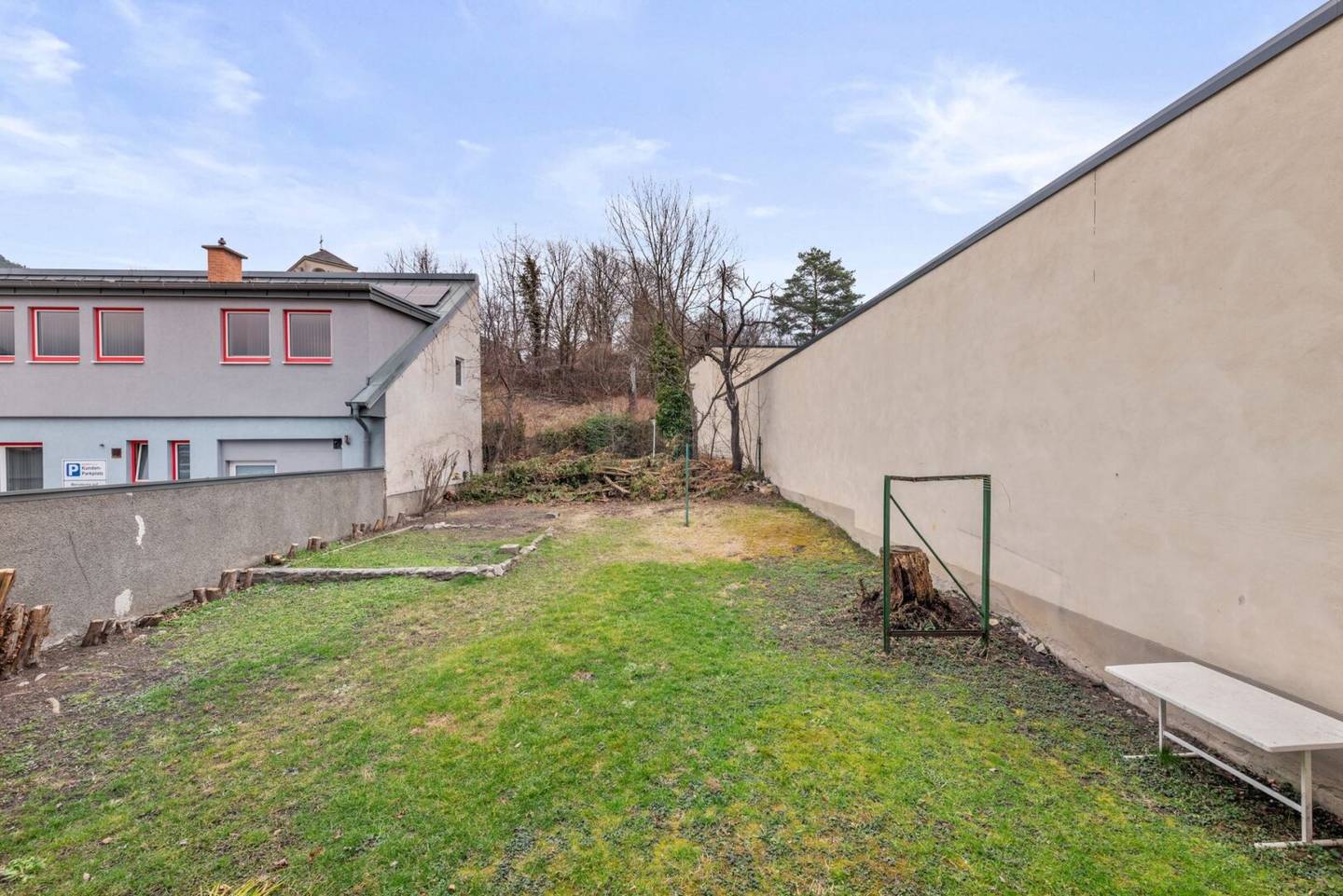 House with 3 units in Gloggnitz