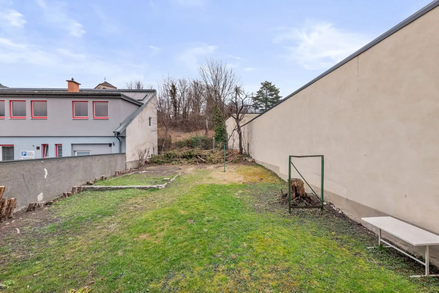 House with 3 units in Gloggnitz