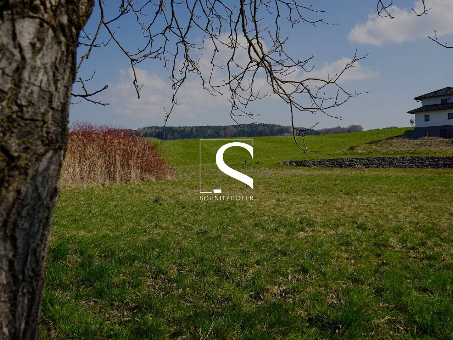 Building land in Moosdorf, 689 m²