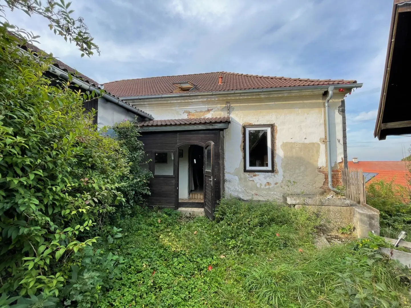 Renovation-Needed House in Haselbach
