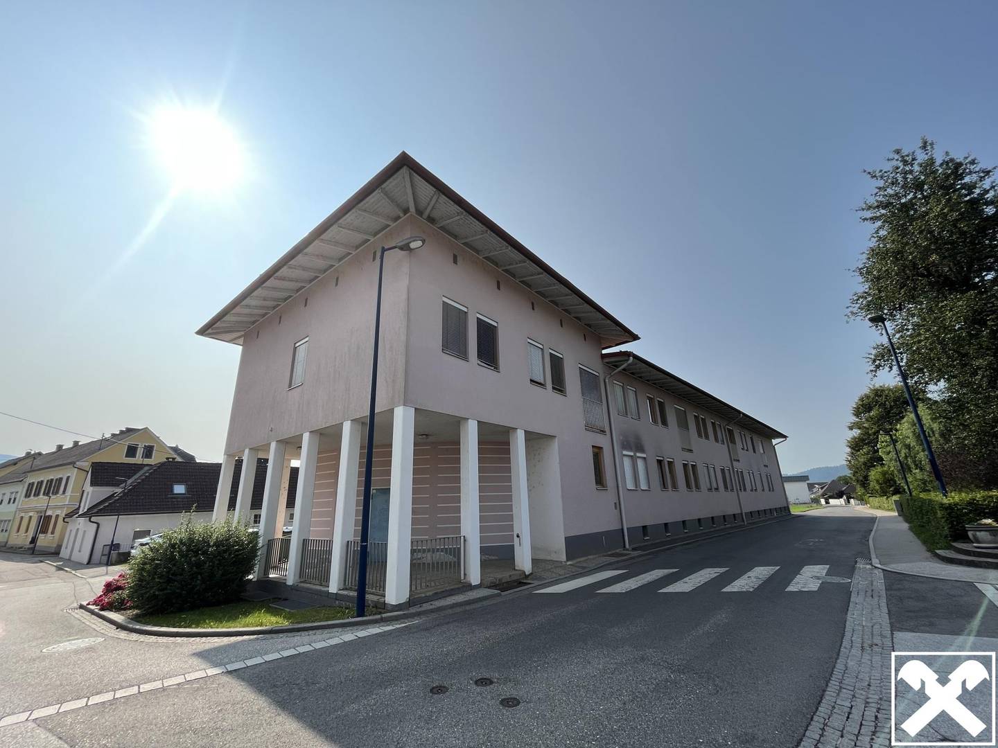 Helle Wohnung mit Loggia in ruhiger Lage