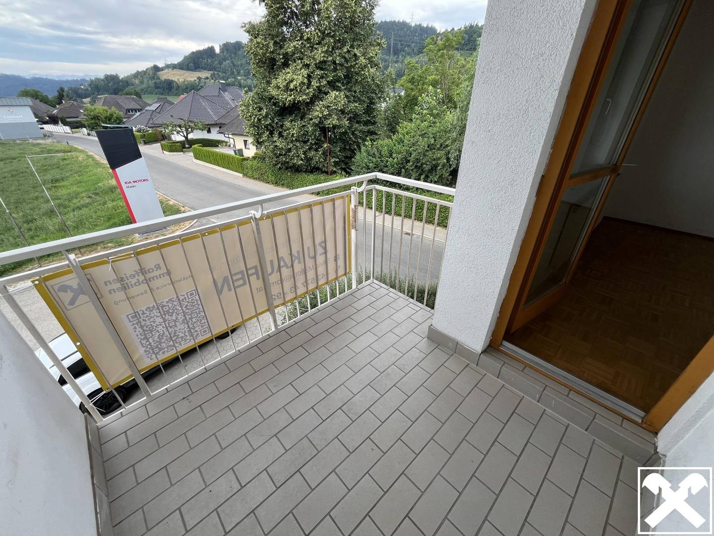 Helle Wohnung mit Loggia in ruhiger Lage
