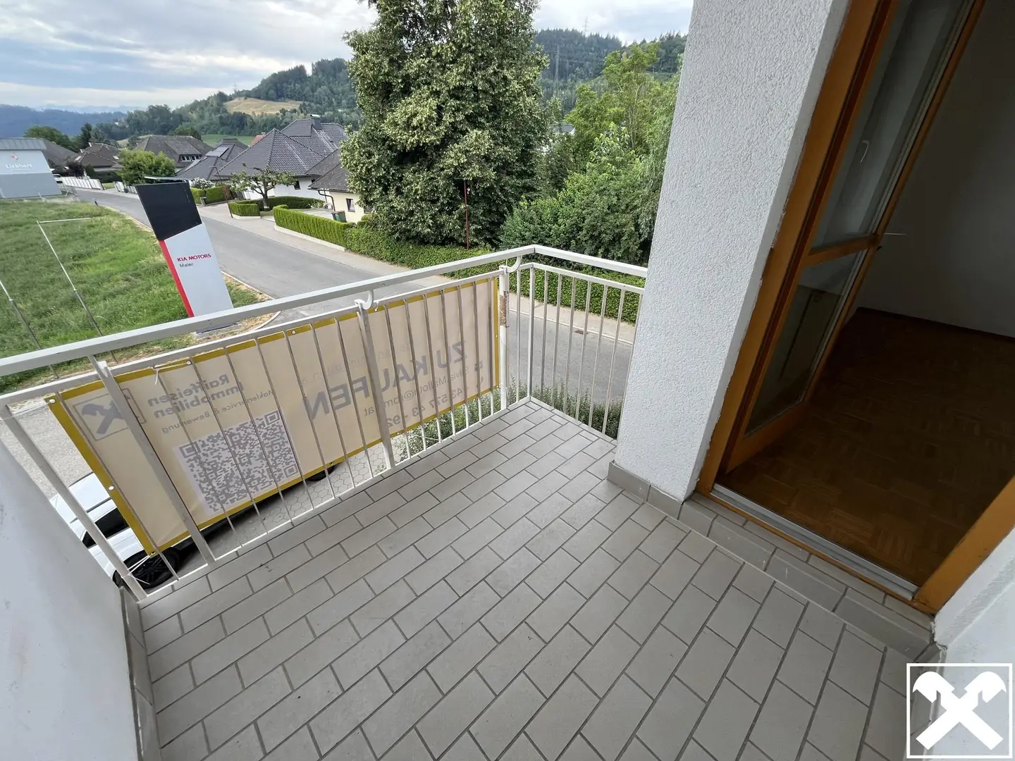 Helle Wohnung mit Loggia in ruhiger Lage