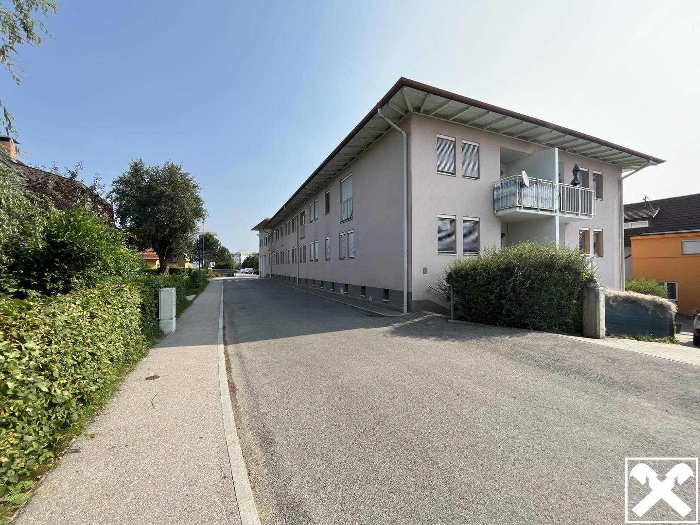 Helle Wohnung mit Loggia in ruhiger Lage