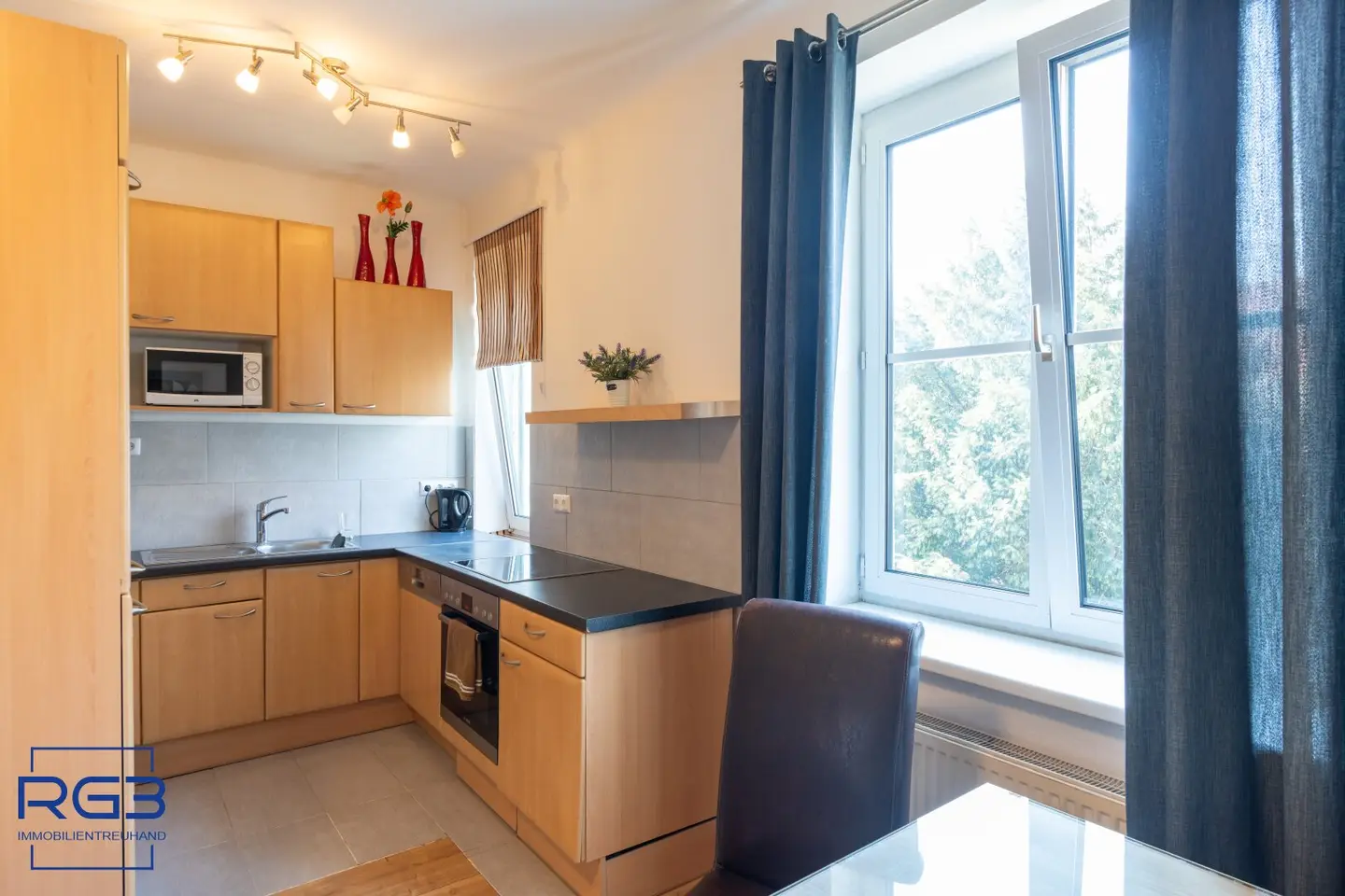 Charming small apartment ideal for singles and couples