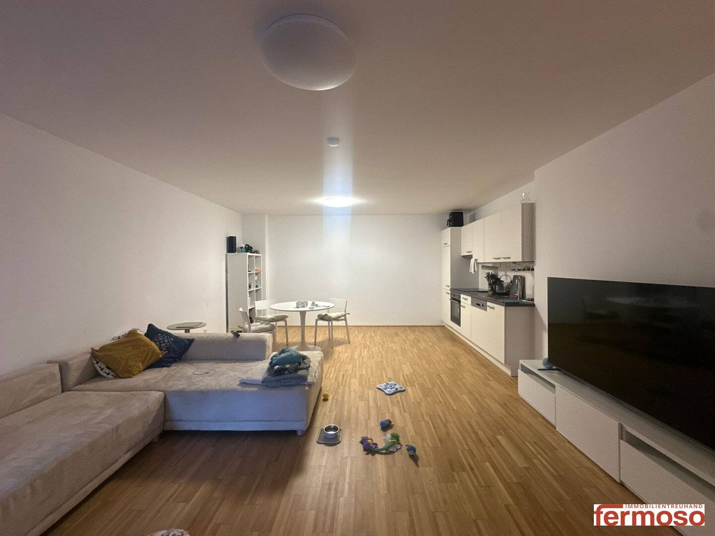 Neuwertige Wohnung Loggia Höchstädtplatz