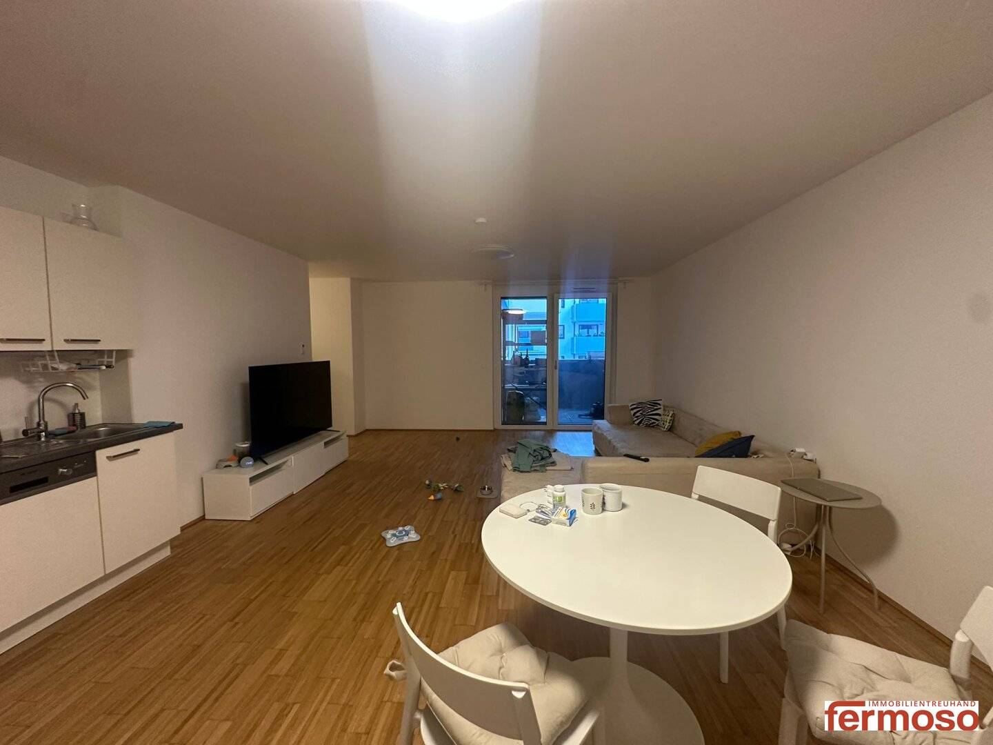 Neuwertige Wohnung Loggia Höchstädtplatz