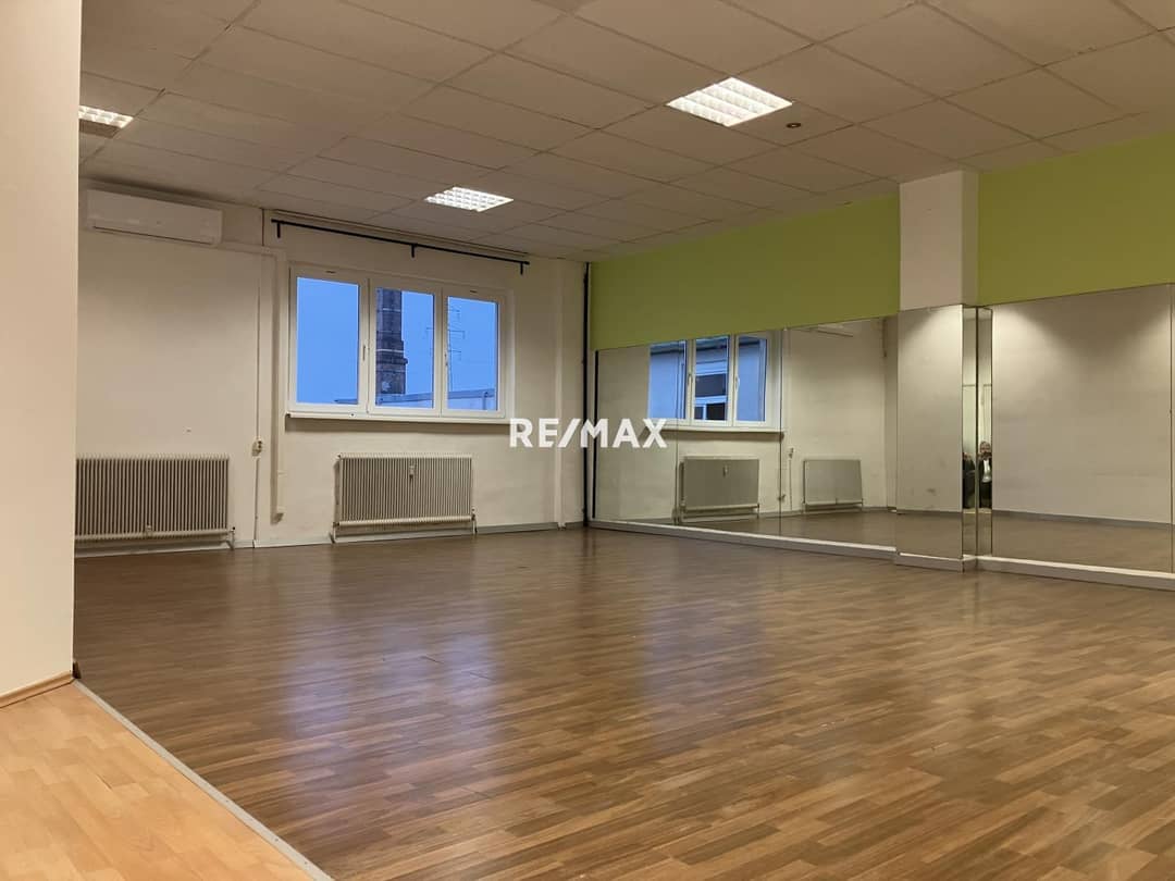 Dance Hall 106m² in Liesing