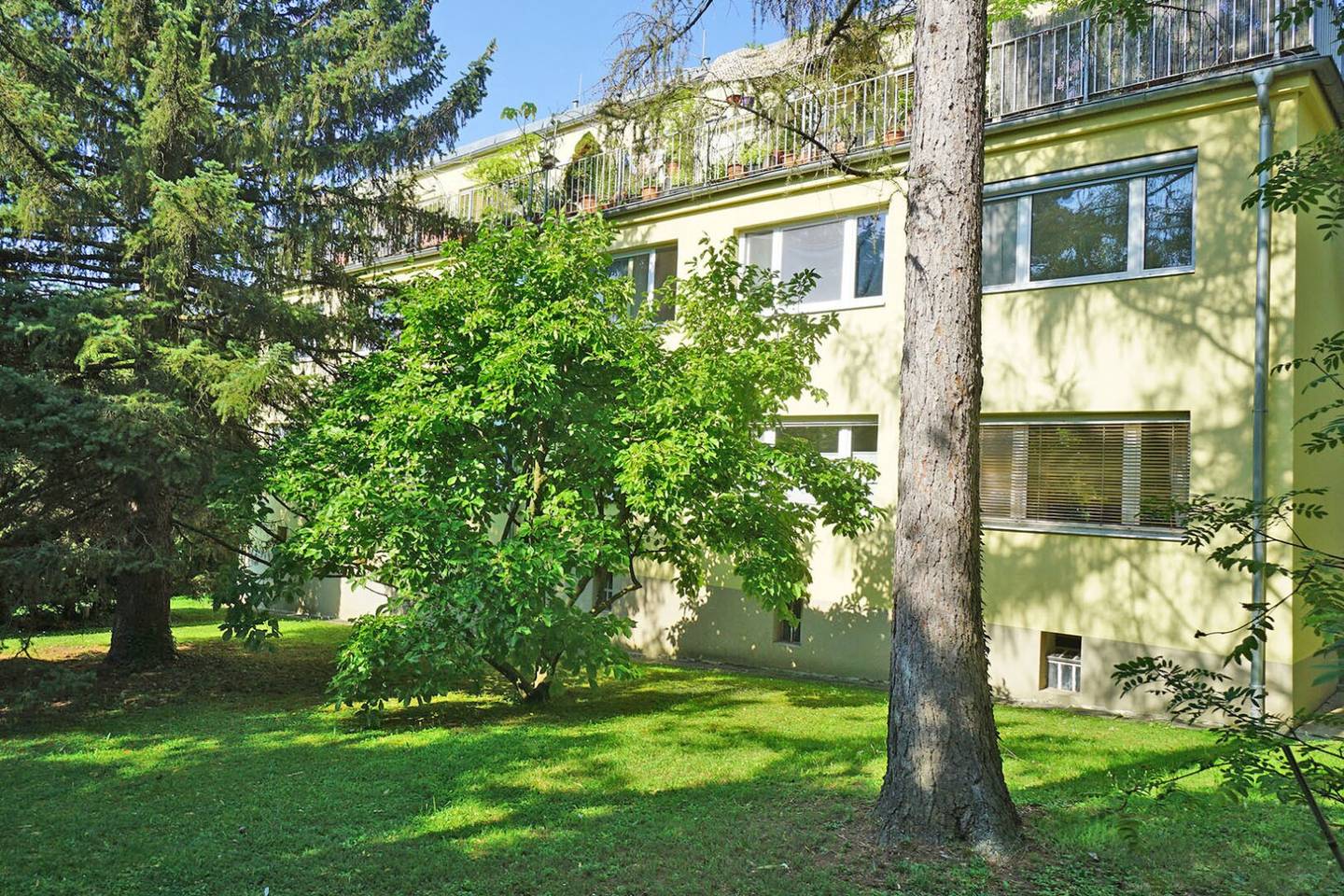 Bright apartment in Grinzing near vineyards