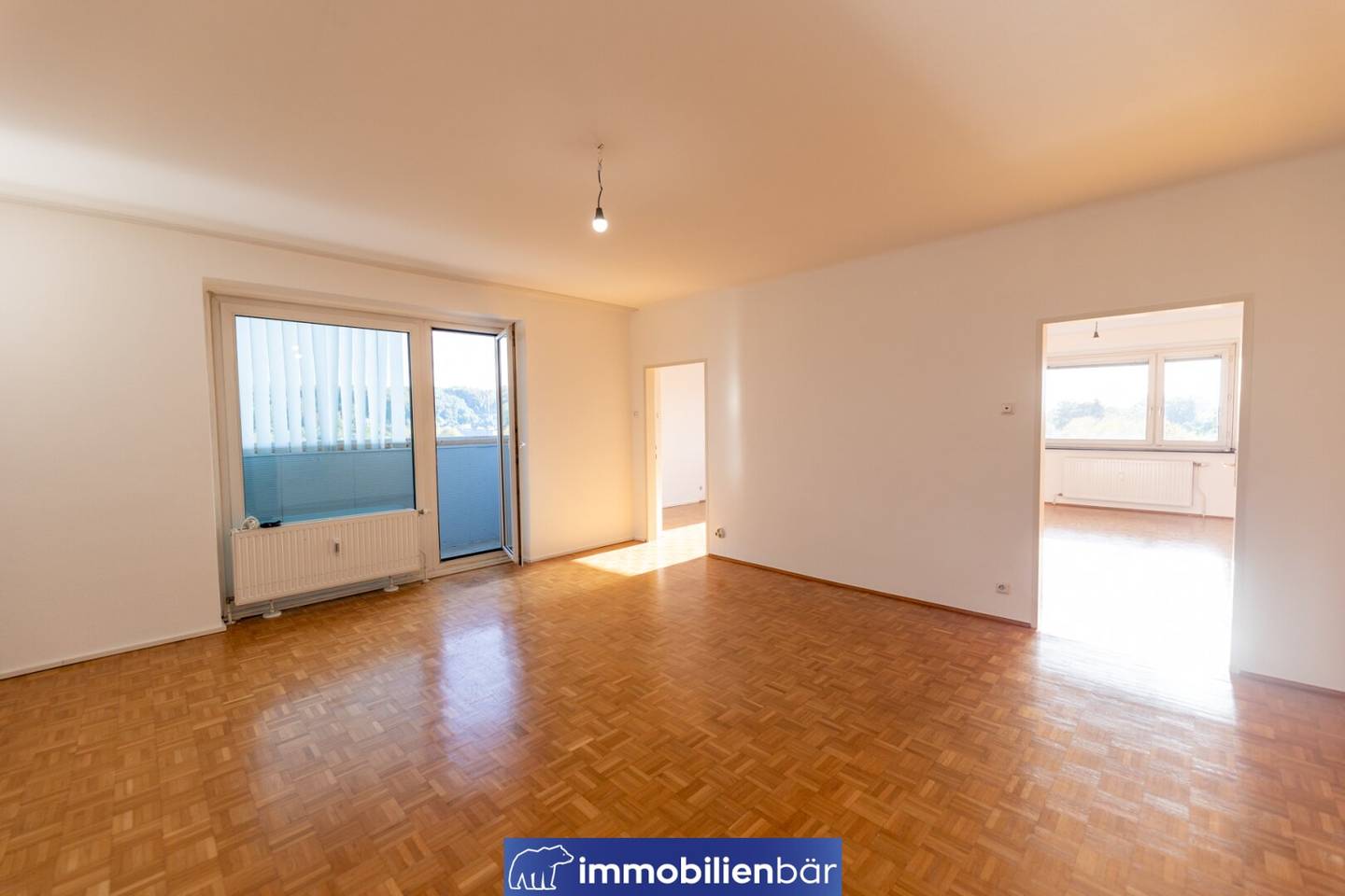 Geräumige 4-Zimmer Wohnung mit Balkon - Wohnen mit Weitblick - Maria-Theresia-Straße 19 Wels