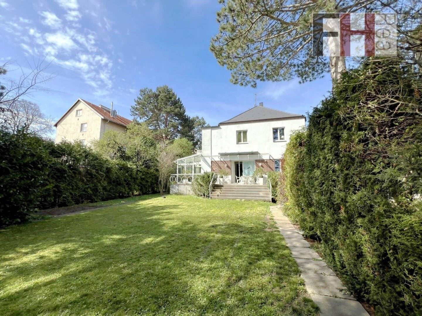 Charming Villa in Hietzing, 5 Rooms