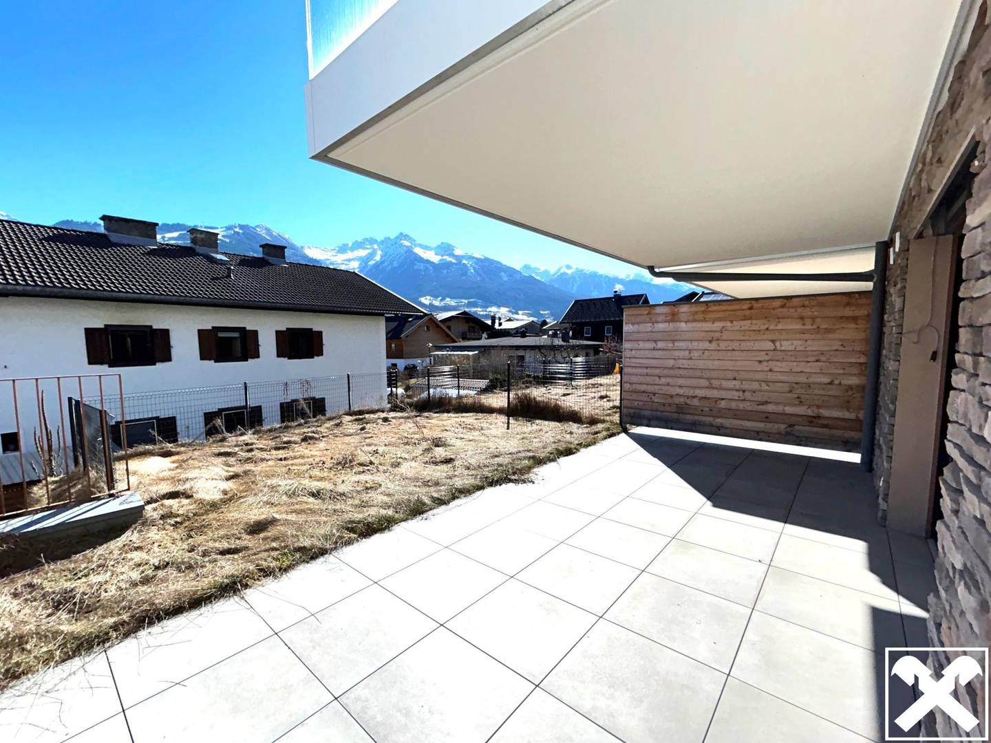 Apartment with garden and terrace south facing