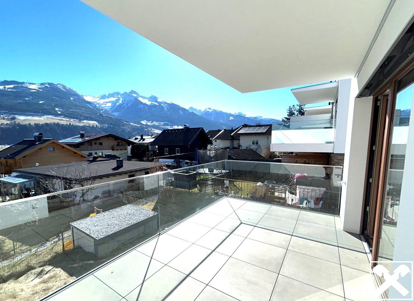 Apartment in central location with south facing terrace