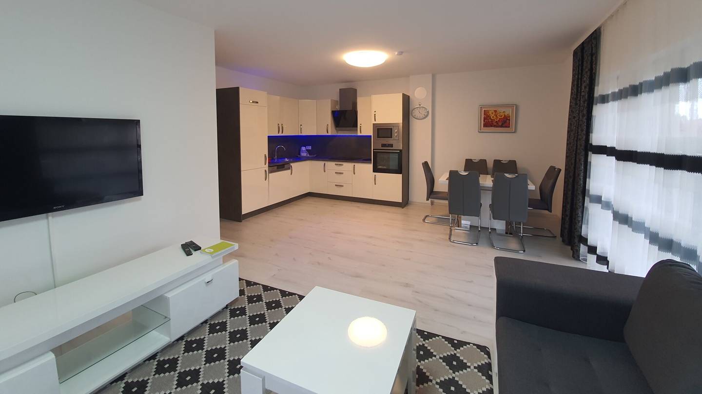 Apartment with two balconies and garage