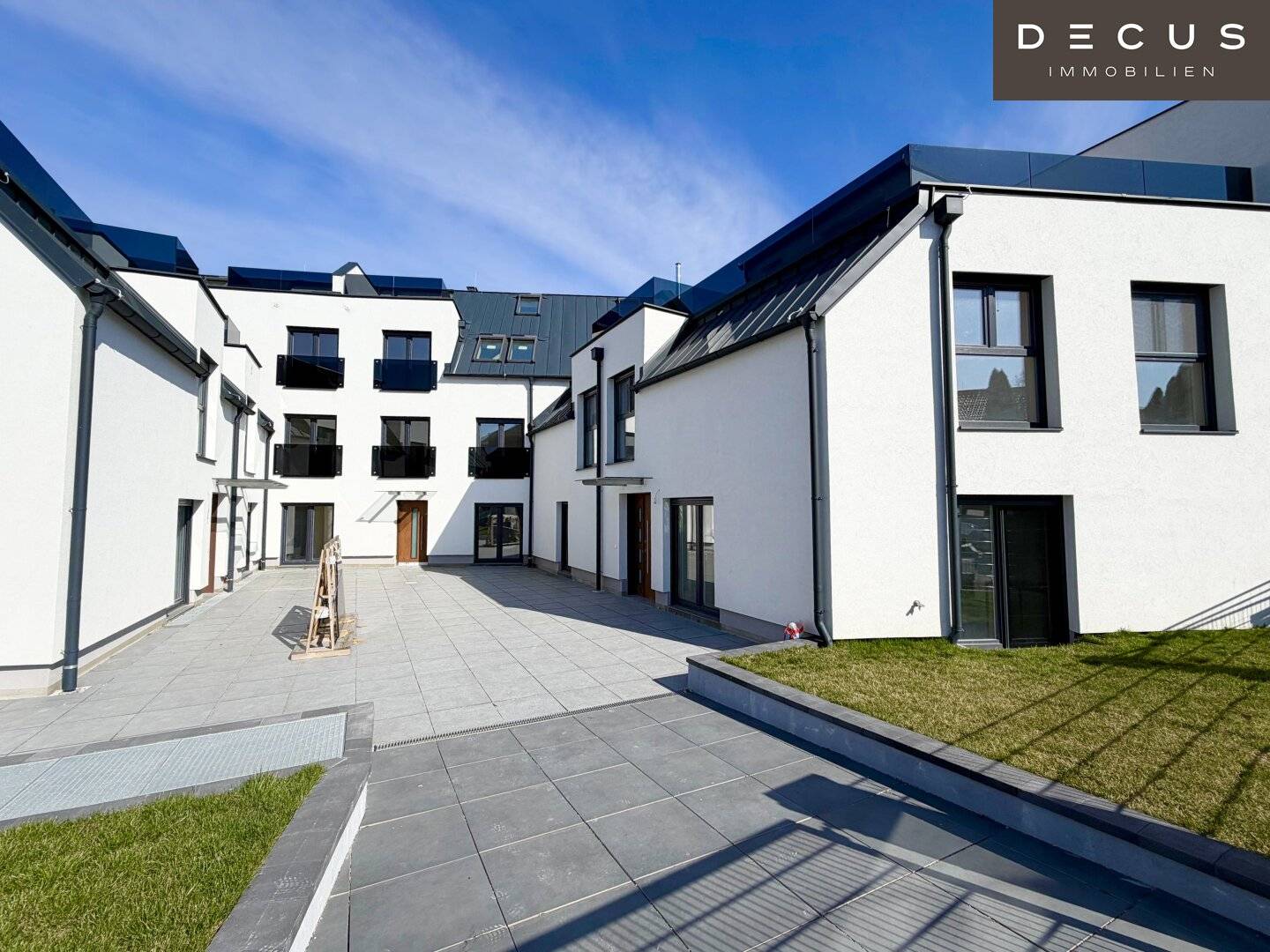Modern residential ensemble in South Vienna, Liesing | 7 condominiums & 3 houses | Turnkey 2026