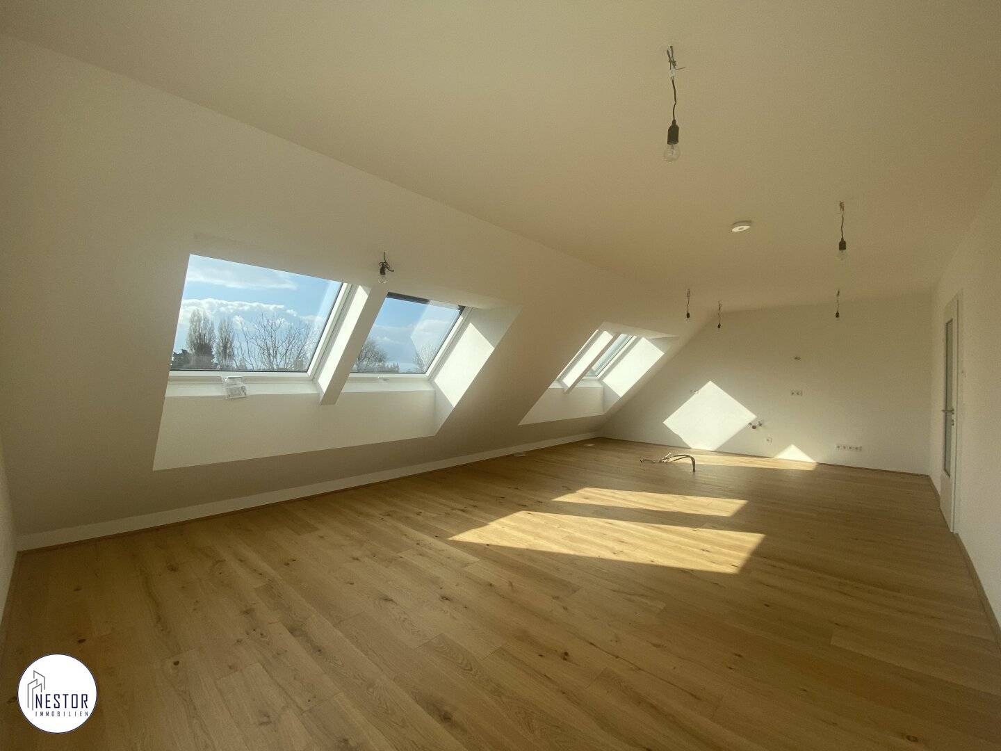 Lichtdurchflutete 3-Zimmer Dachgeschosswohnung I Provisionsfrei I Aspern