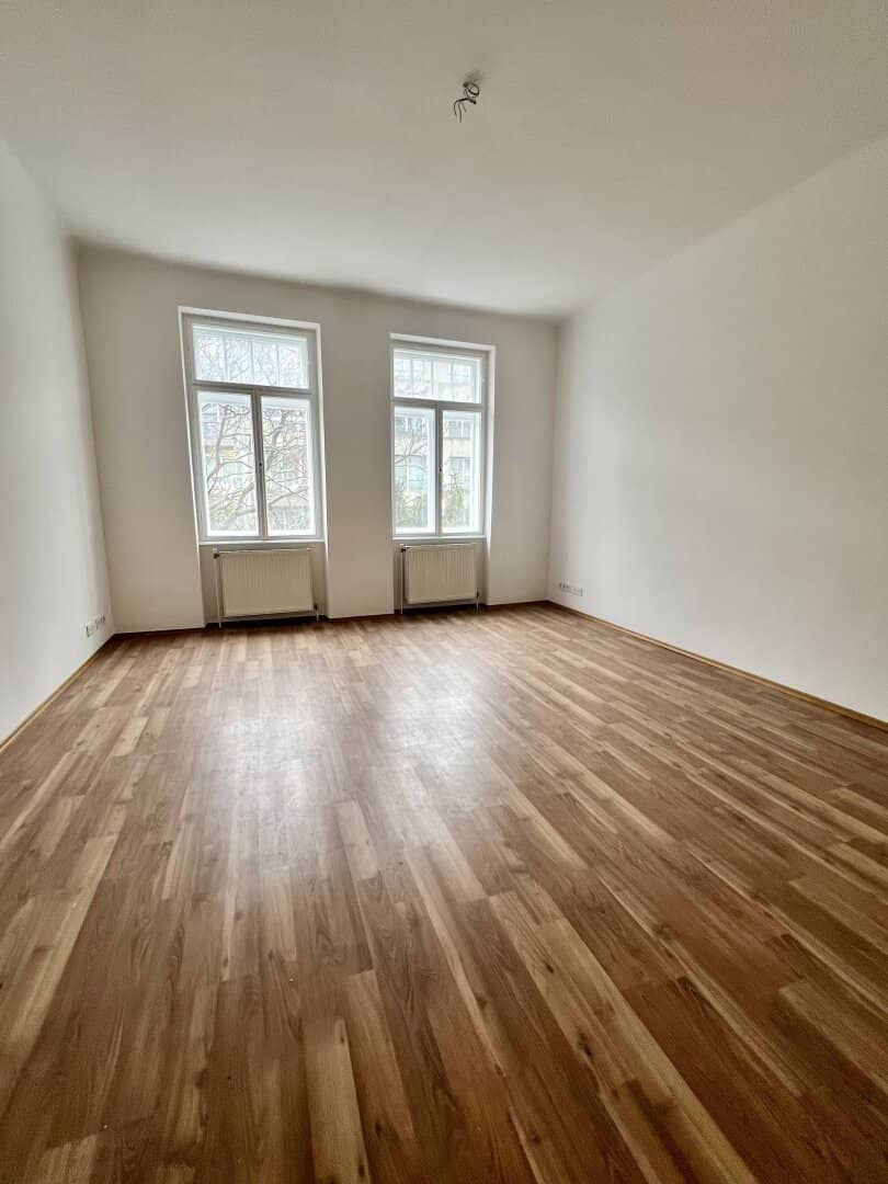 Old building apartment near U3 with planned lift