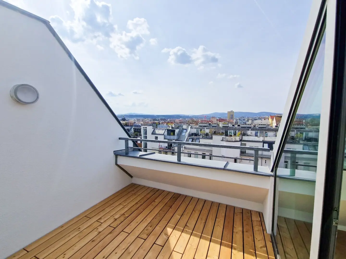 Attic apartment with terrace near Westbahnhof