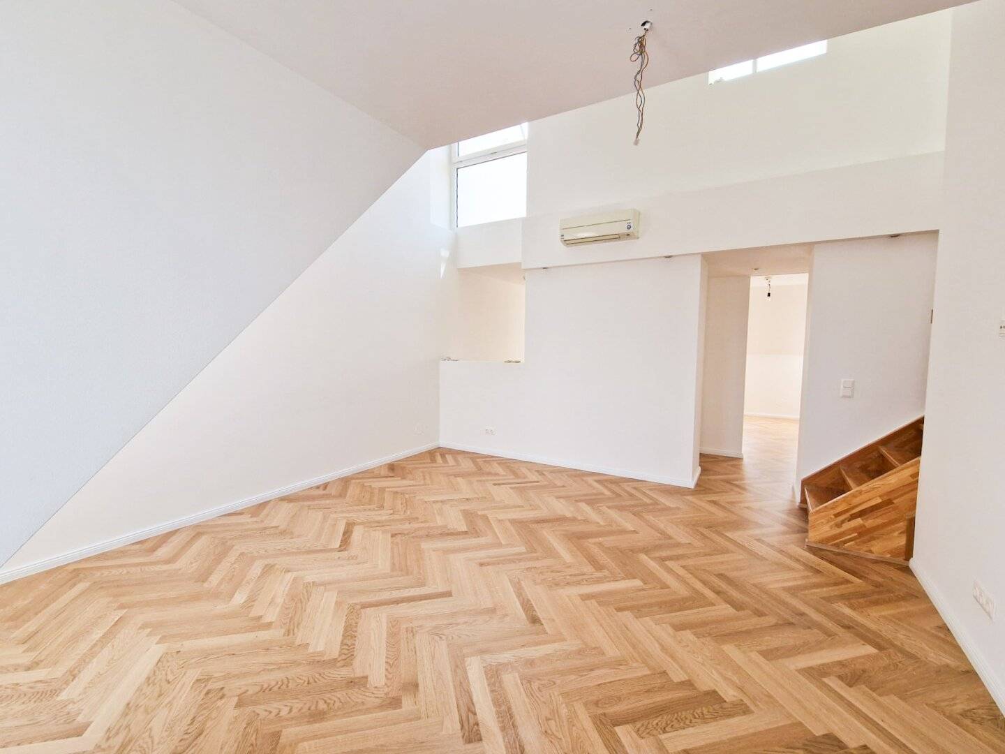 Attic apartment with terrace near Westbahnhof
