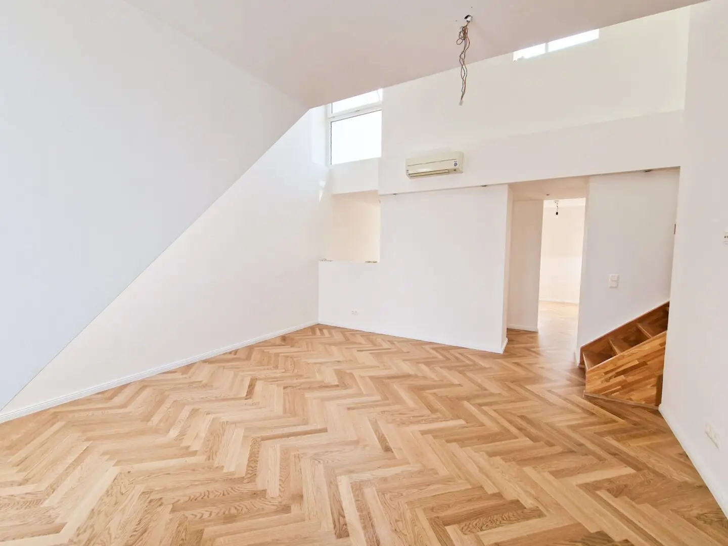 Attic apartment with terrace near Westbahnhof