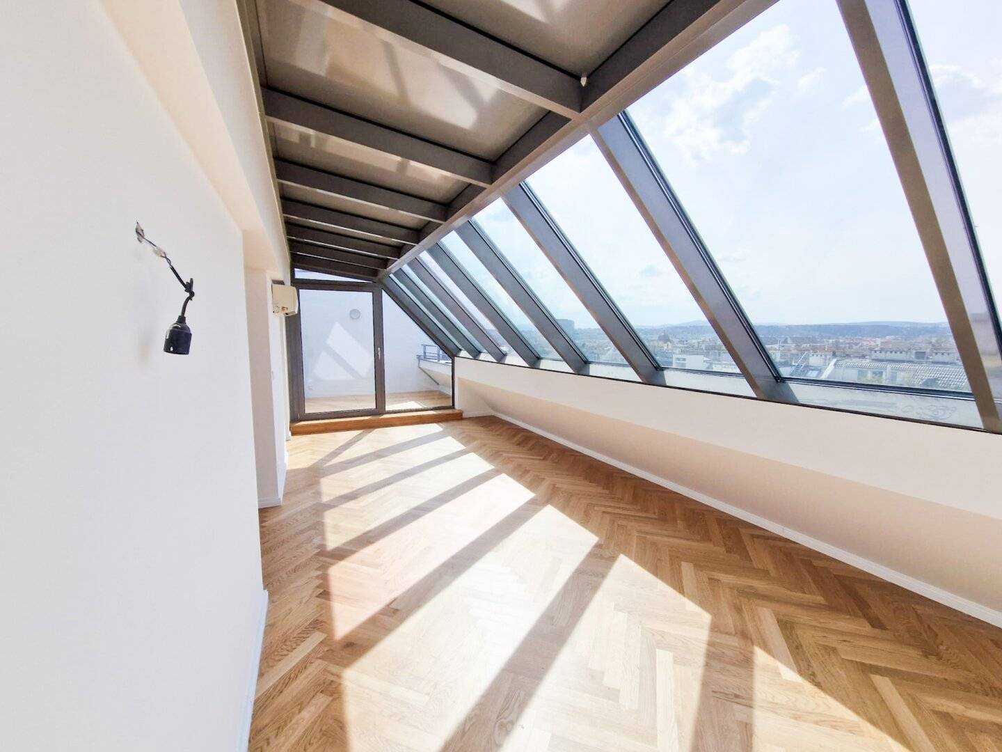 Attic apartment with terrace near Westbahnhof