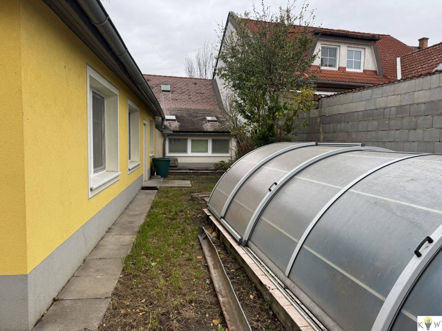 Charming house with pool in Halbturn