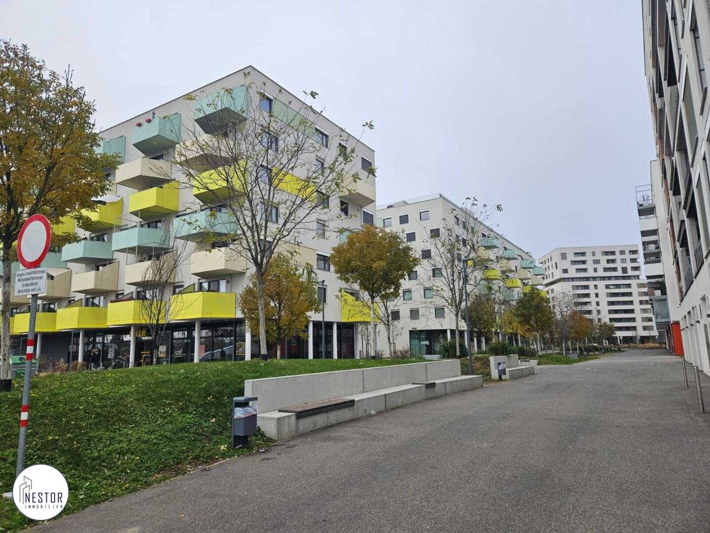 Top location | Modern commercial space (approx. 186 m²) with spacious rooms