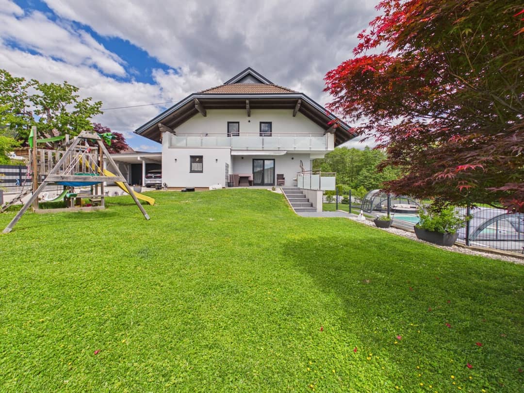House with pool in Flatschach