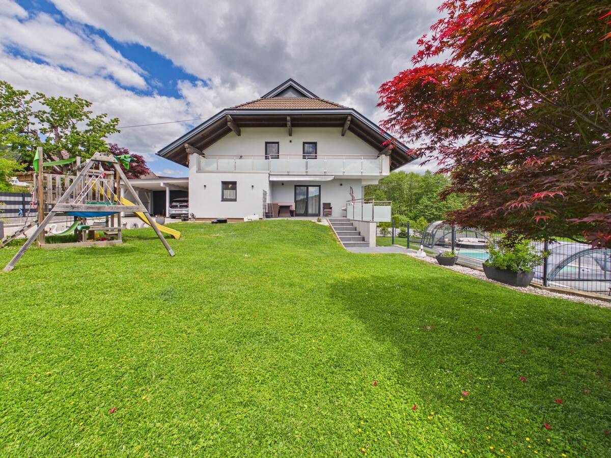 Wohnhaus mit Pool in Flatschach