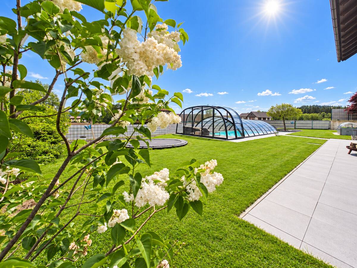 Wohnhaus mit Pool in Flatschach