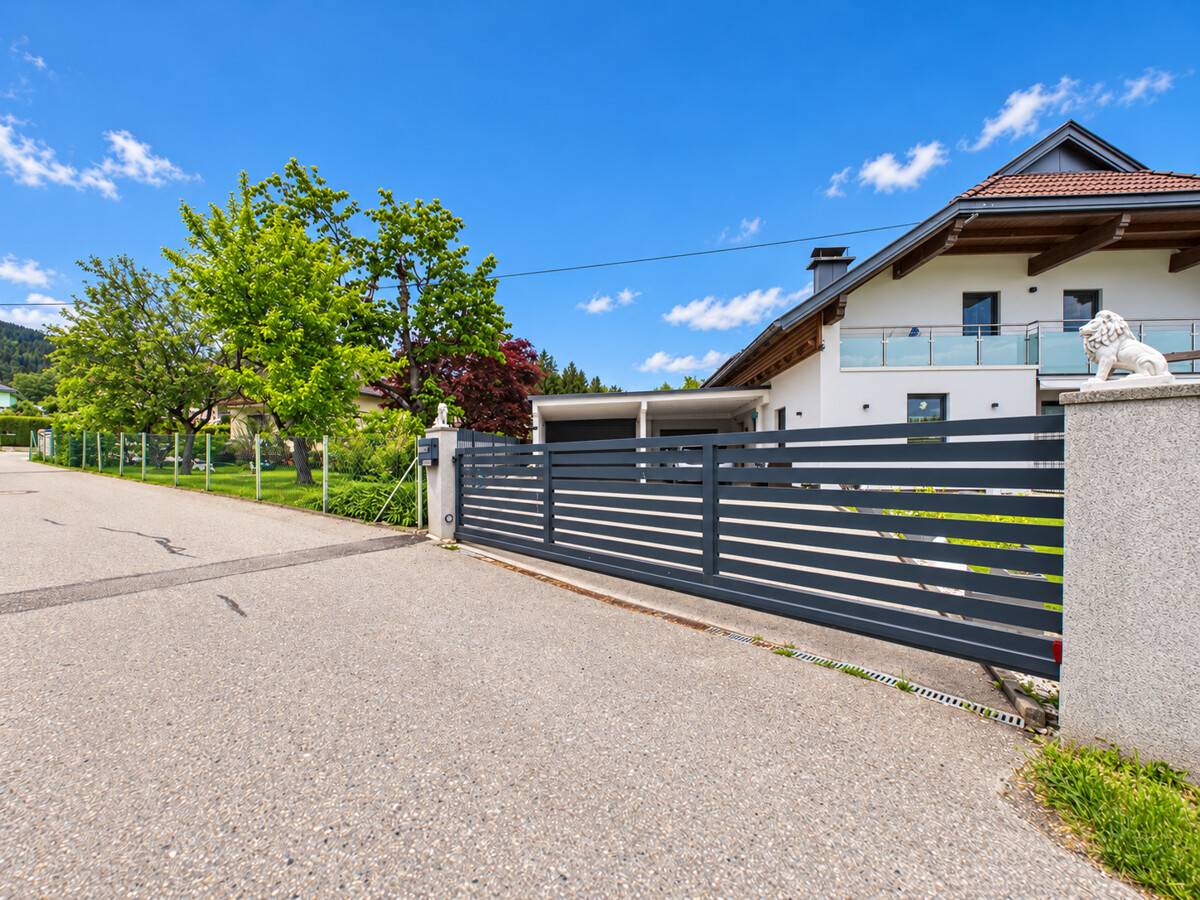 Wohnhaus mit Pool in Flatschach