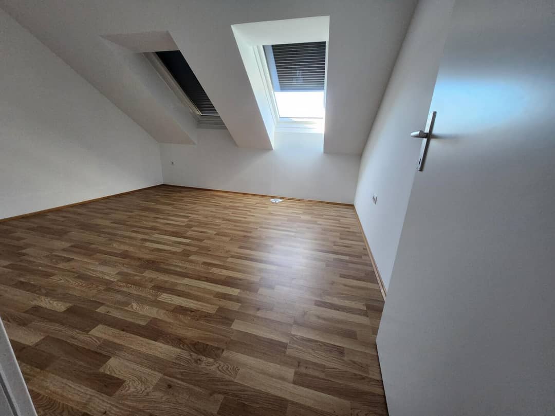Subsidized attic apartment near university