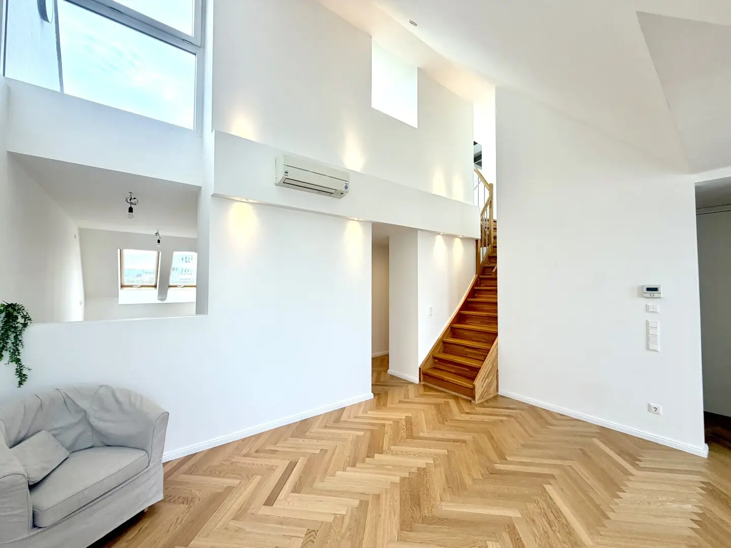 Dachgeschosswohnung mit Galerie und Blick über Wien