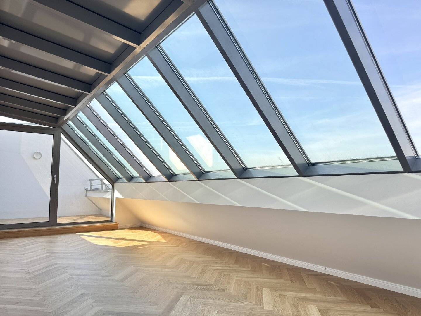 Attic apartment with gallery and Vienna views