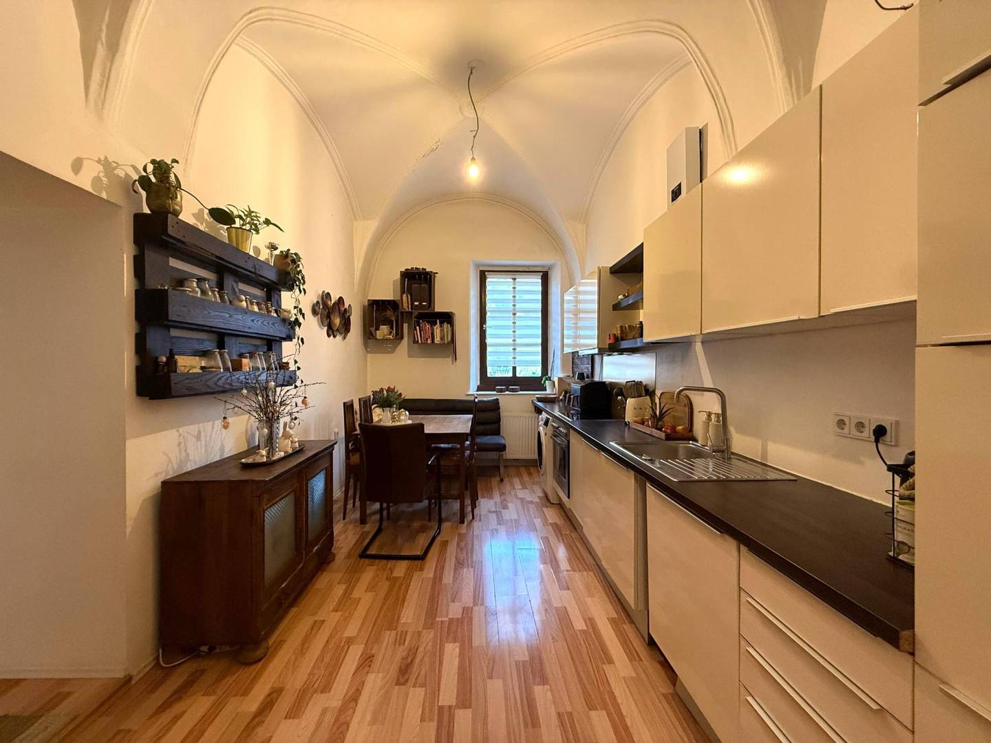 Apartment in a charming old building in the center