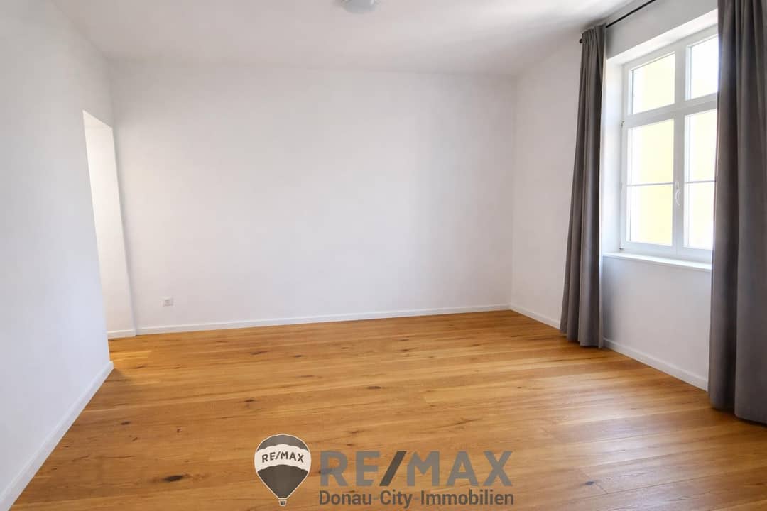 Altbauwohnung generalsaniert mit Balkon möbliert