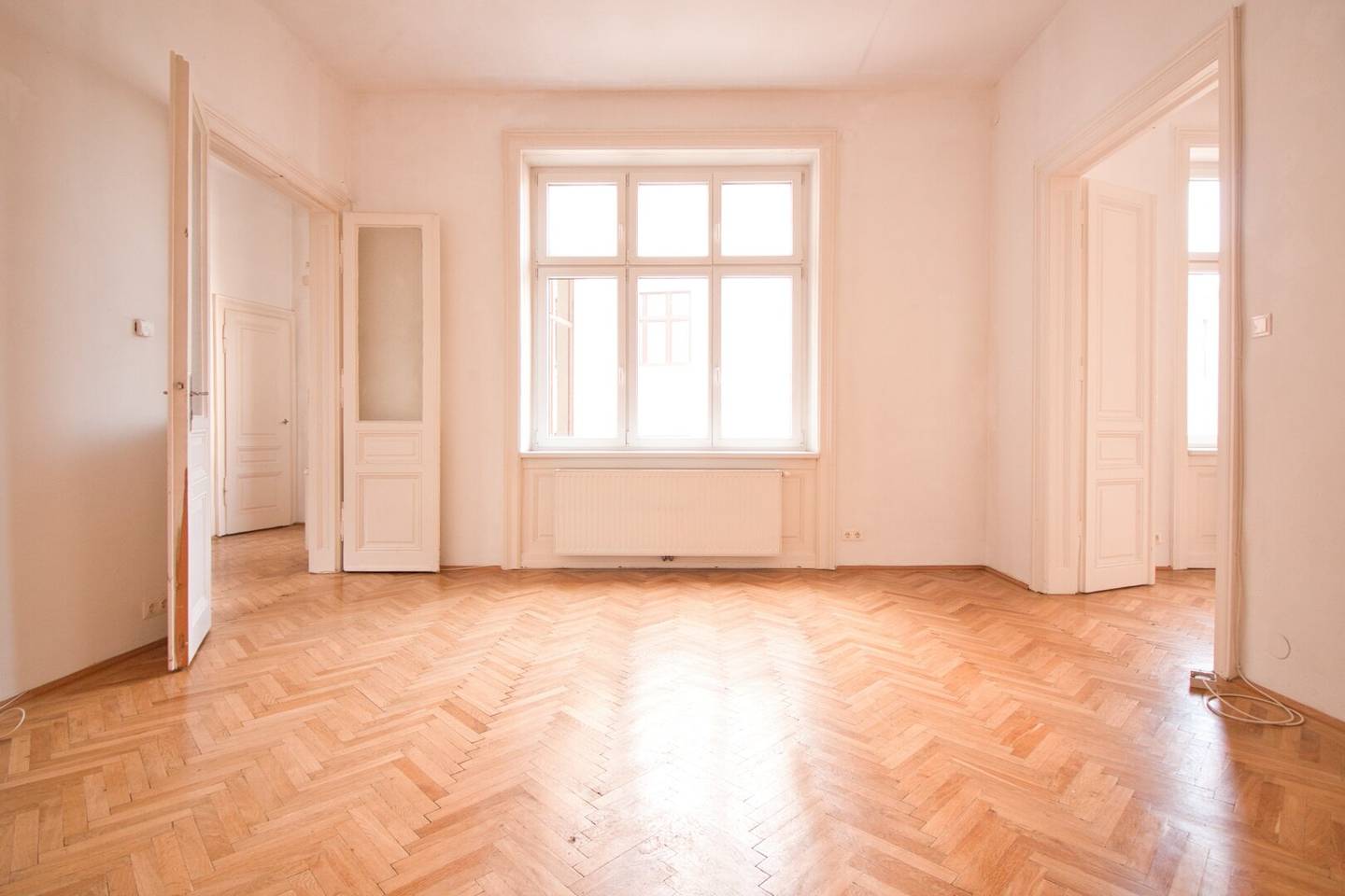 Apartment historic charm balcony option