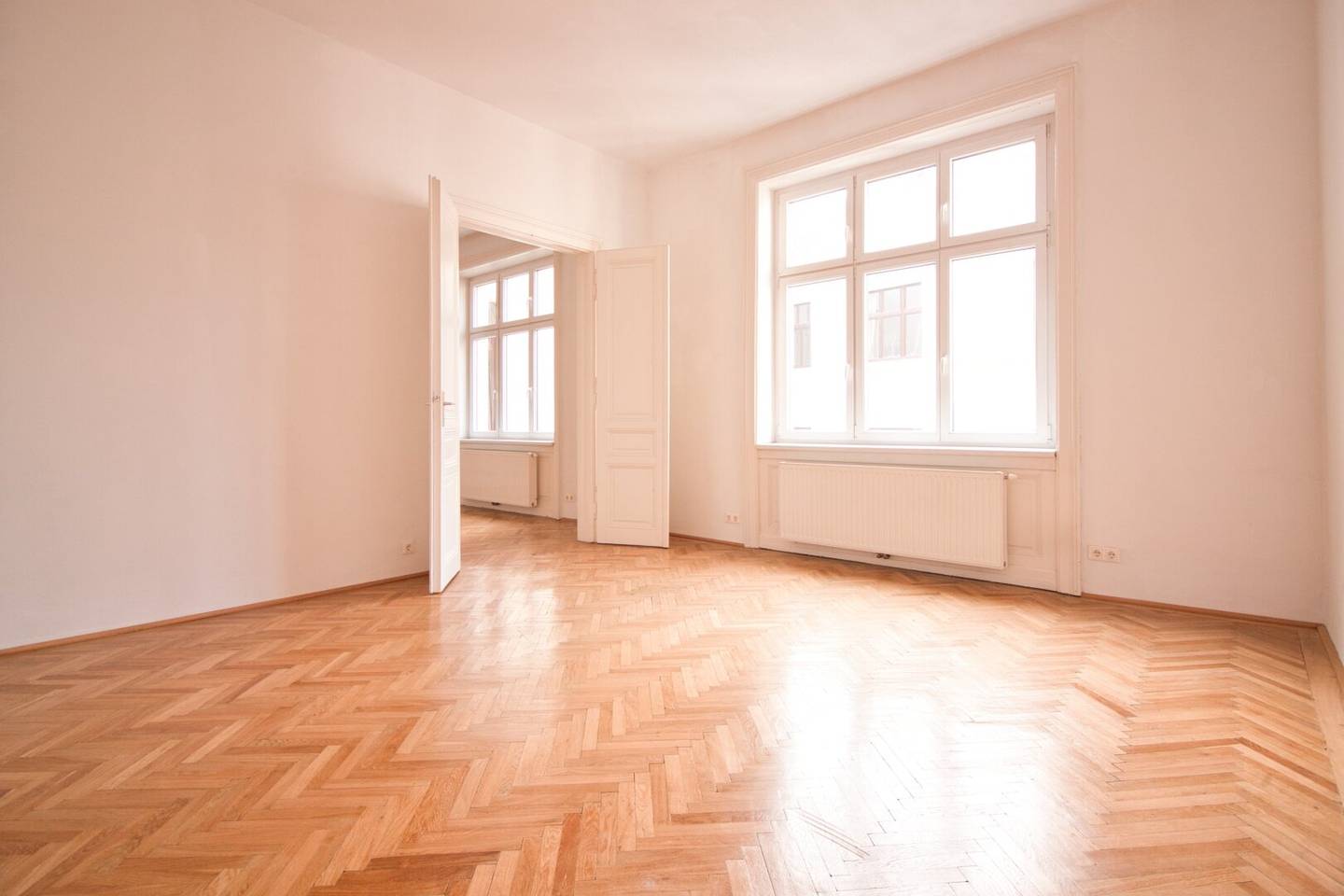 Apartment historic charm balcony option