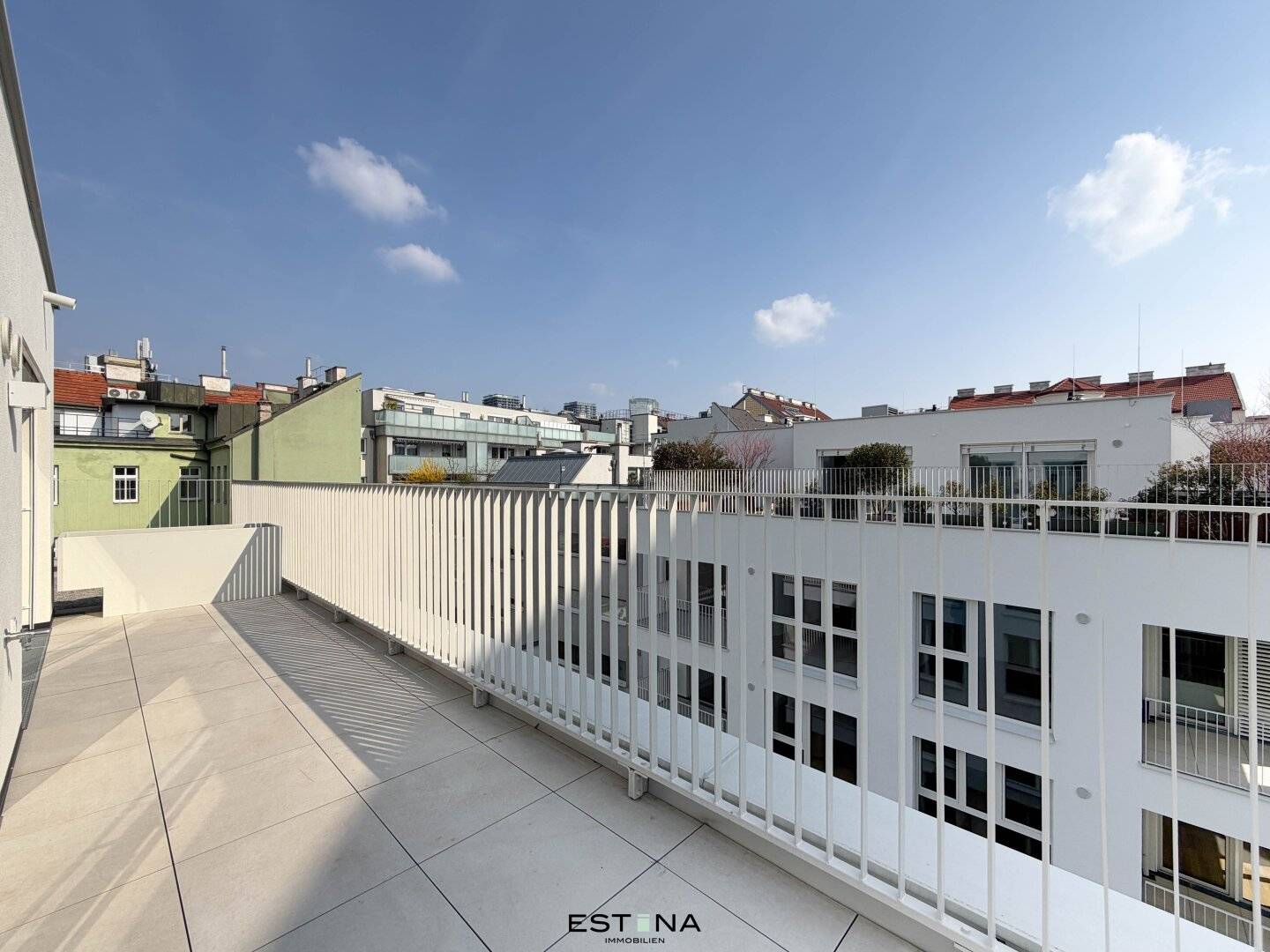 First occupancy with terrace, roof garden and garage parking near U3