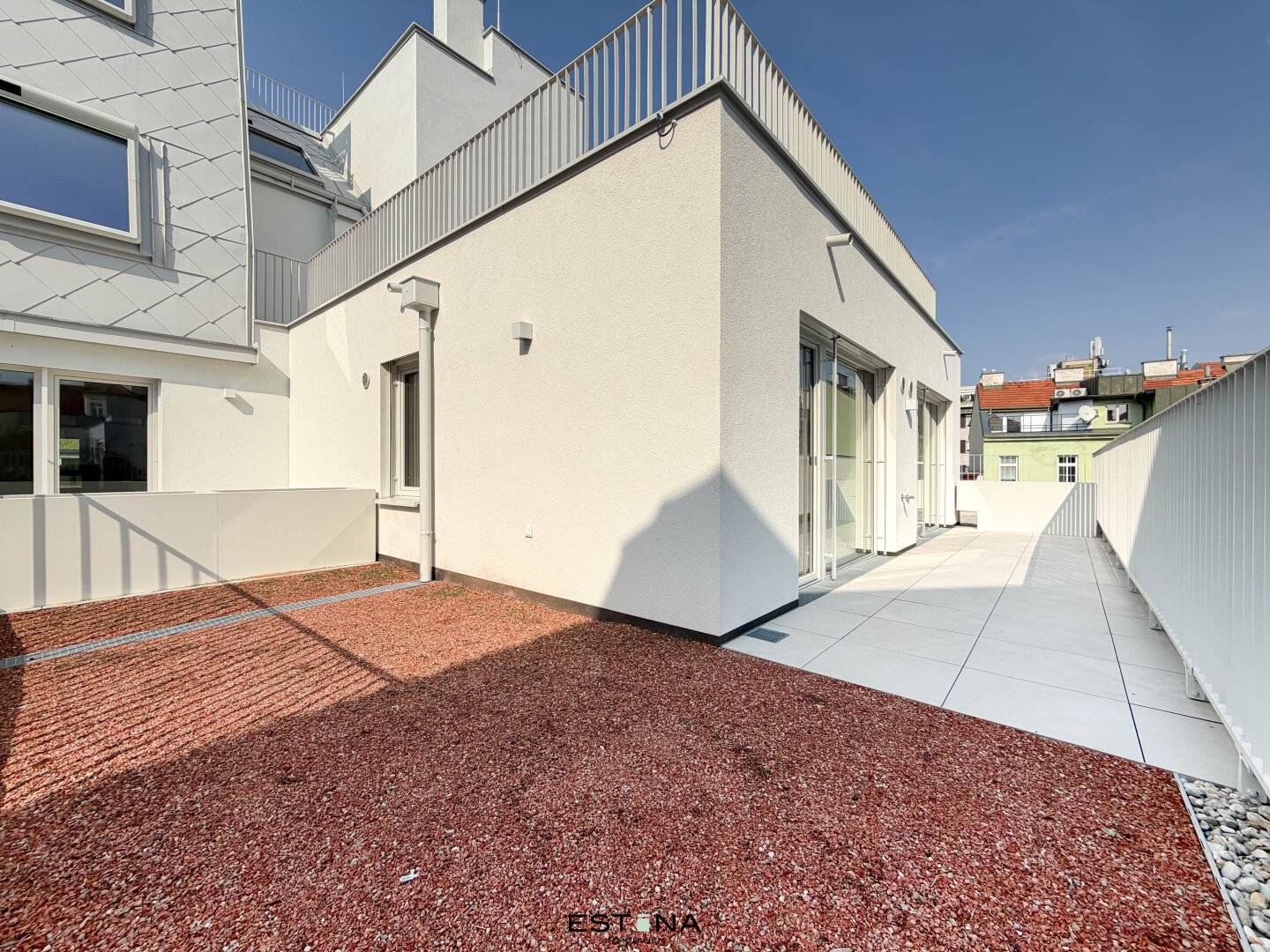 First occupancy with terrace, roof garden and garage parking near U3