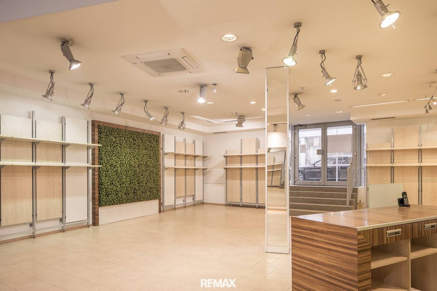 Commercial space 175m² central Ried
