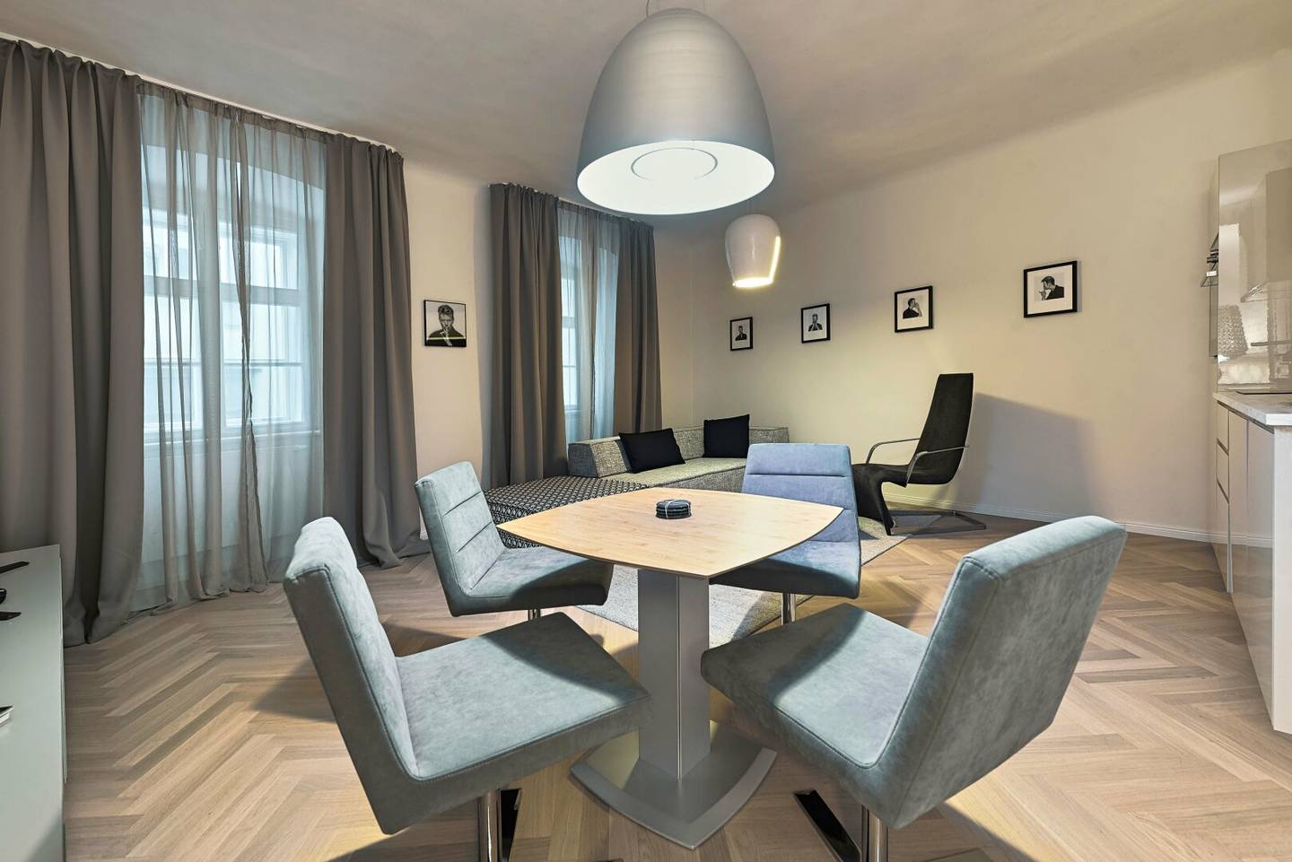 Top location near U1 and U3 Stephansplatz! Fully renovated old town apartment in a refined, quiet inner-city pedestrian zone