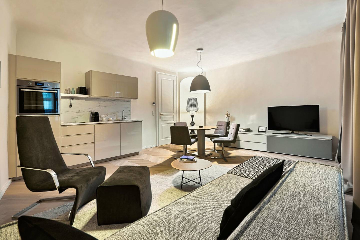 TOP-LAGE in ruhiger, innerstädtischer Fußgängerzone! Nächst U1 und U3 Stephansplatz! Besonderer Grundriss!