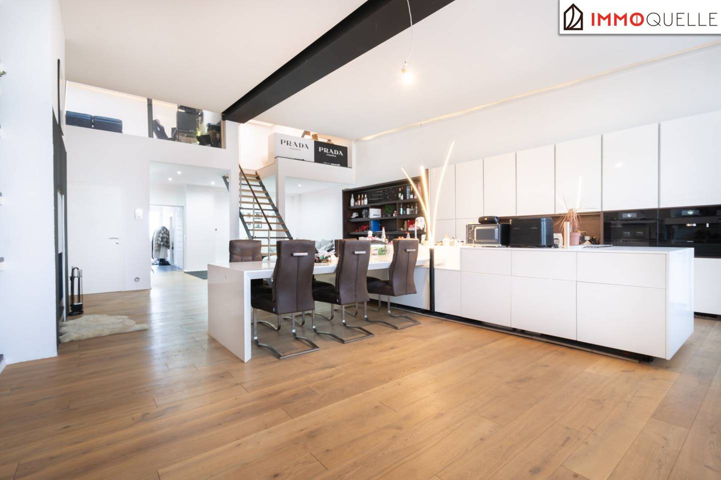 Wohnung with roof terrace and living area