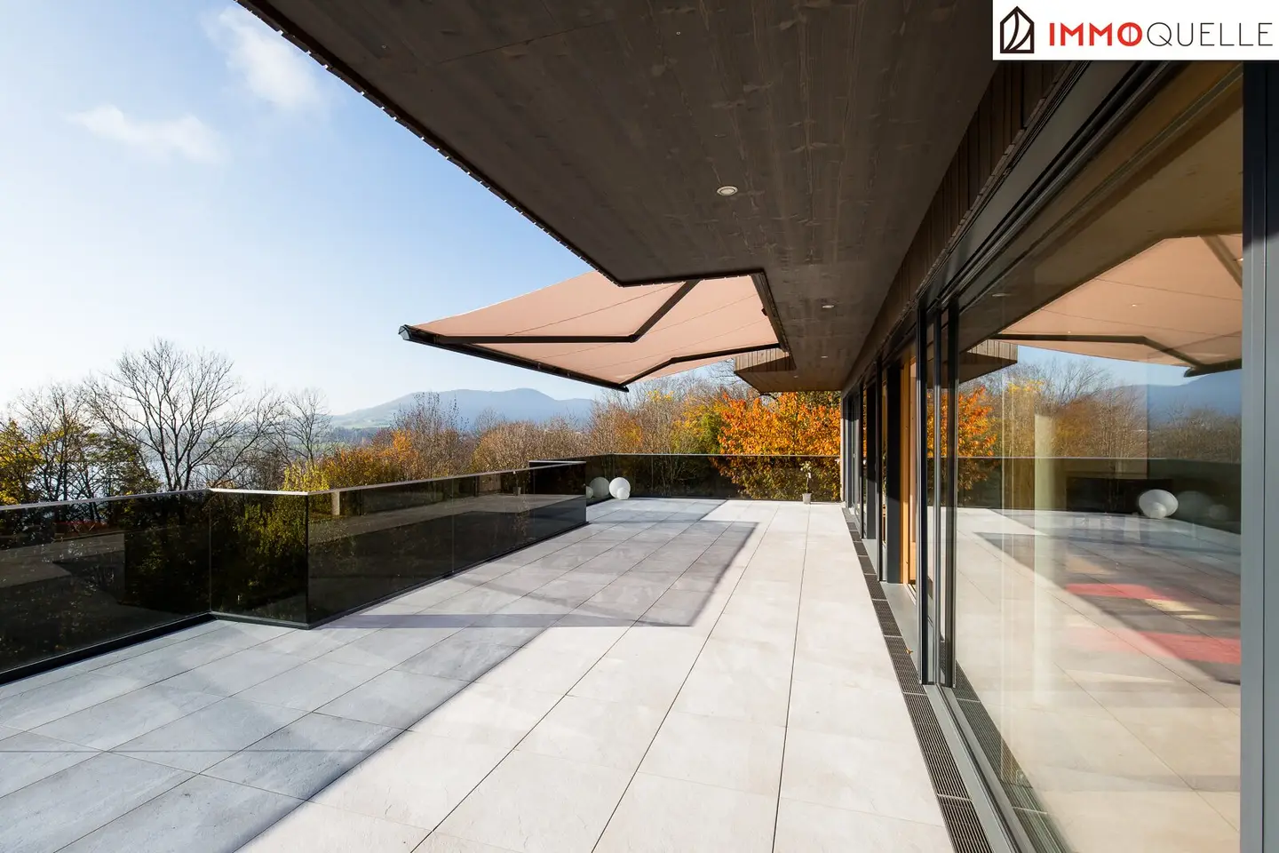 Penthouse with lake view and four terraces