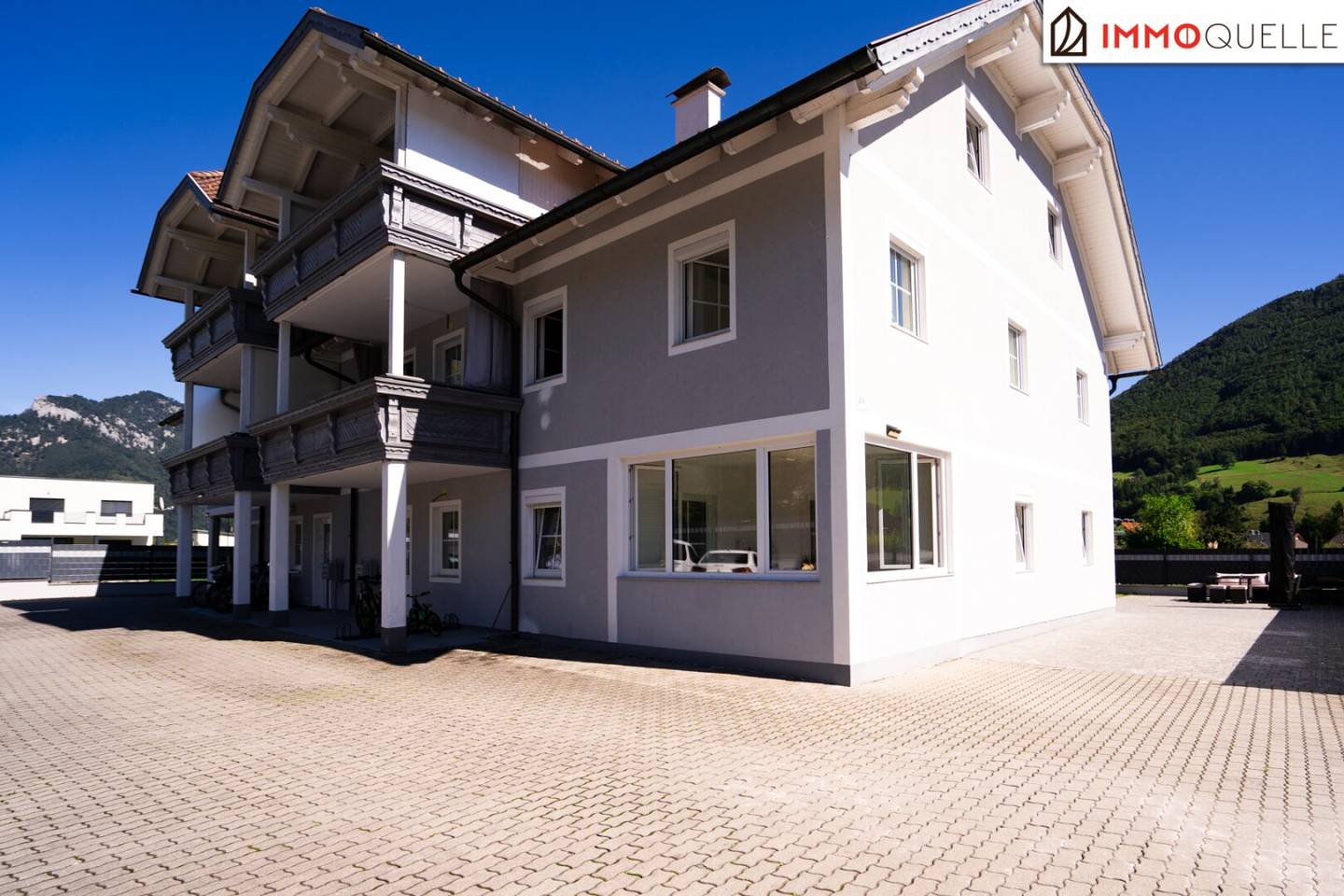 Dachgeschosswohnung Balkon Blick ins Grüne