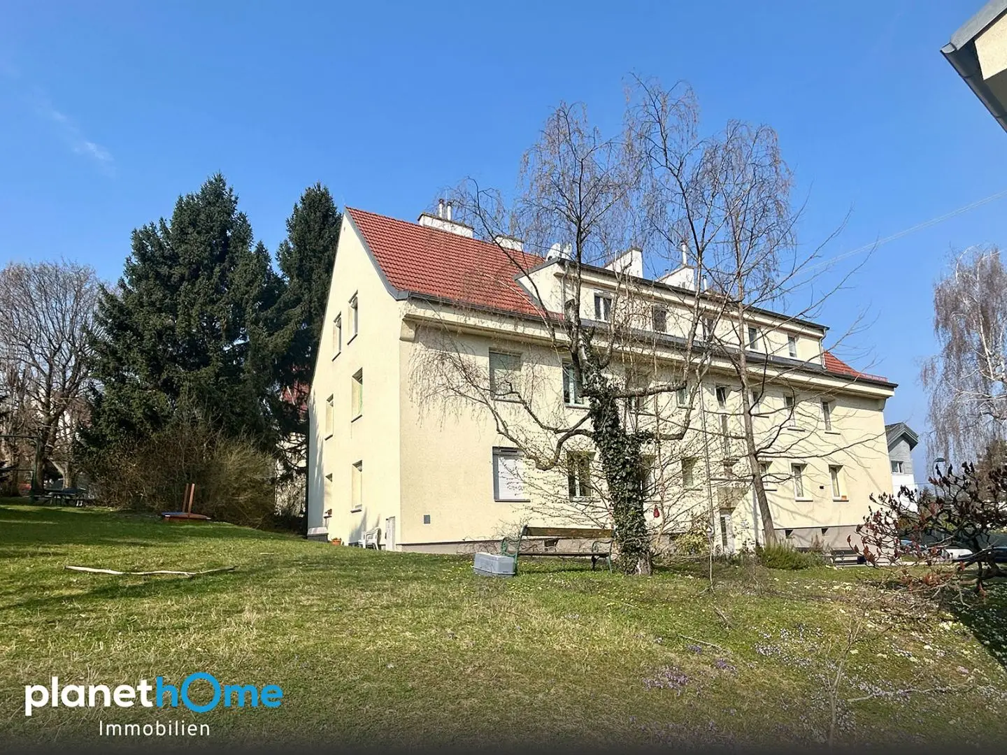 Bright two room apartment near Klinik Hietzing with city view
